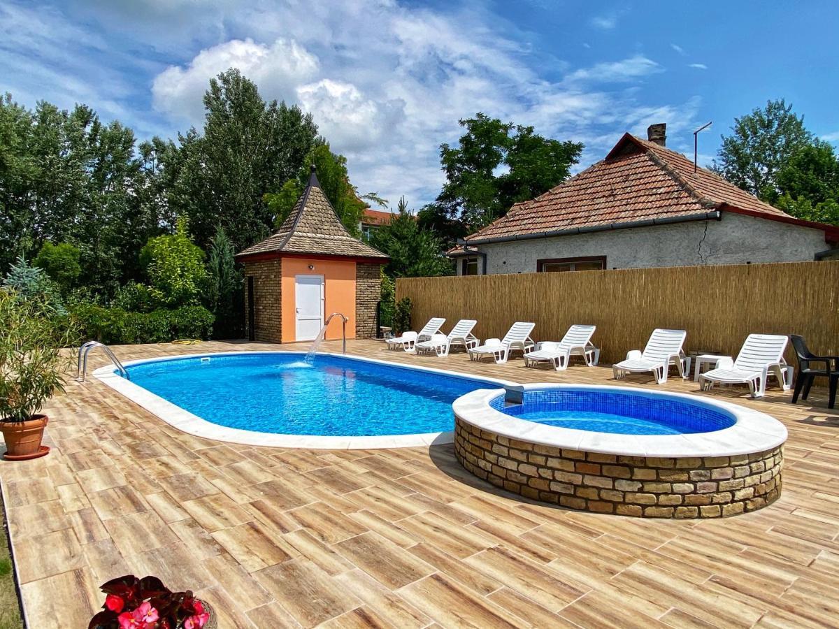 Villa Larus Палич Екстериор снимка